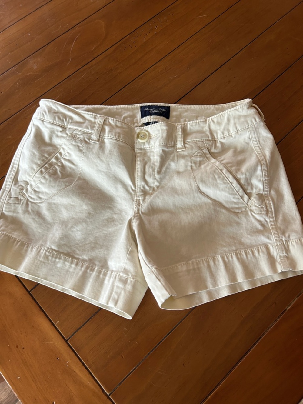 American Eagle Outfitters Cream Shorts Size 6
